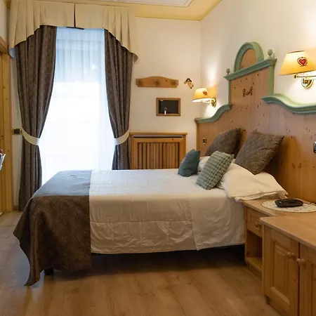 Alexander Alpine Wellness Dolomites Hotel 3*