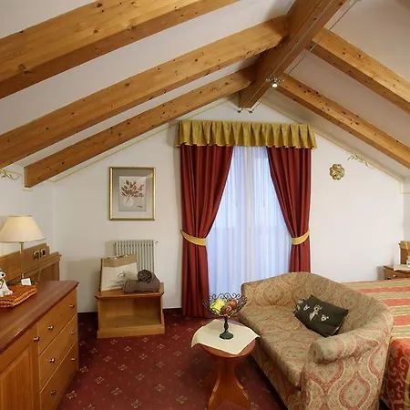 Alexander Alpine Wellness Dolomites Hotel Molveno