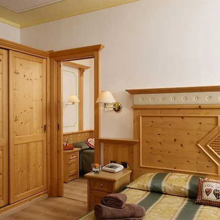 Alexander Alpine Wellness Dolomites Hotel Molveno