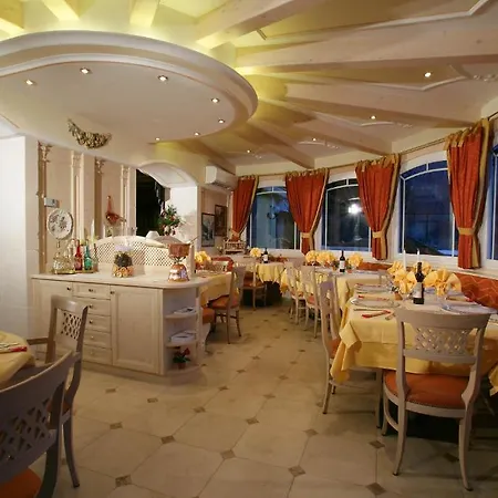 Alexander Alpine Wellness Dolomites Hotel 3*
